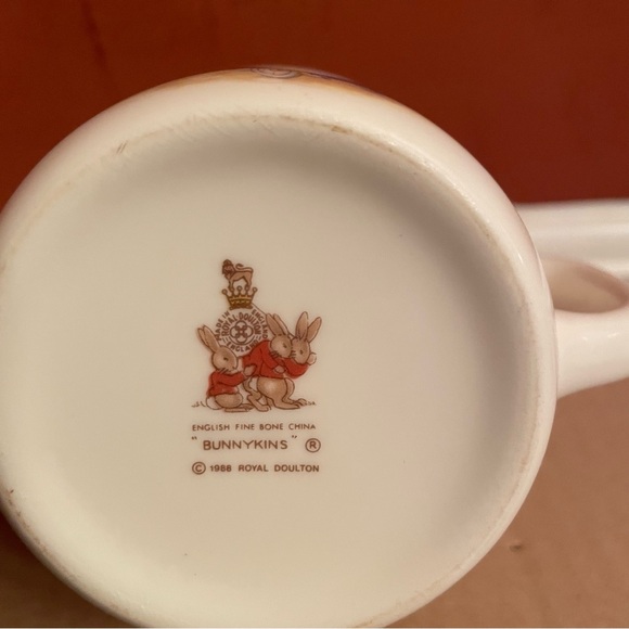 Vintage Royal Doulton “Bunnykins” Children's Double Handle Mug, 1988 - Picture 12 of 12